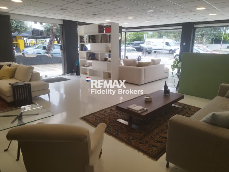 Retail Store in Rema Pikrodafnis, Palaio Faliro — Photo 1 of 16