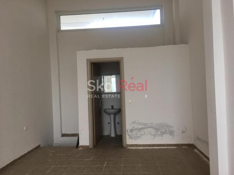 Retail Store in Triadio, Thermi — Photo 4 of 9