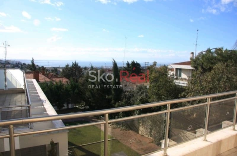 House in Panorama, Panorama — Photo 6 of 25