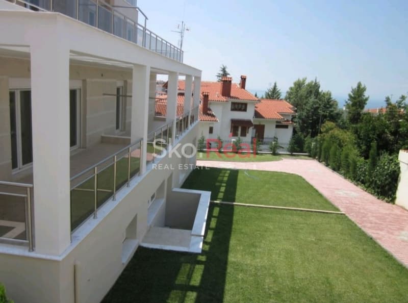 House in Panorama, Panorama — Photo 4 of 25