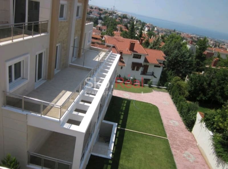 House in Panorama, Panorama — Photo 5 of 25