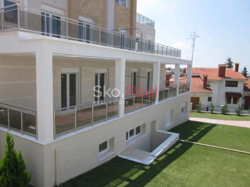 House in Panorama, Panorama — Photo 8 of 25