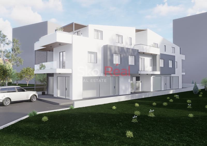 Retail Store in Center, Thermi — Photo 1 of 3