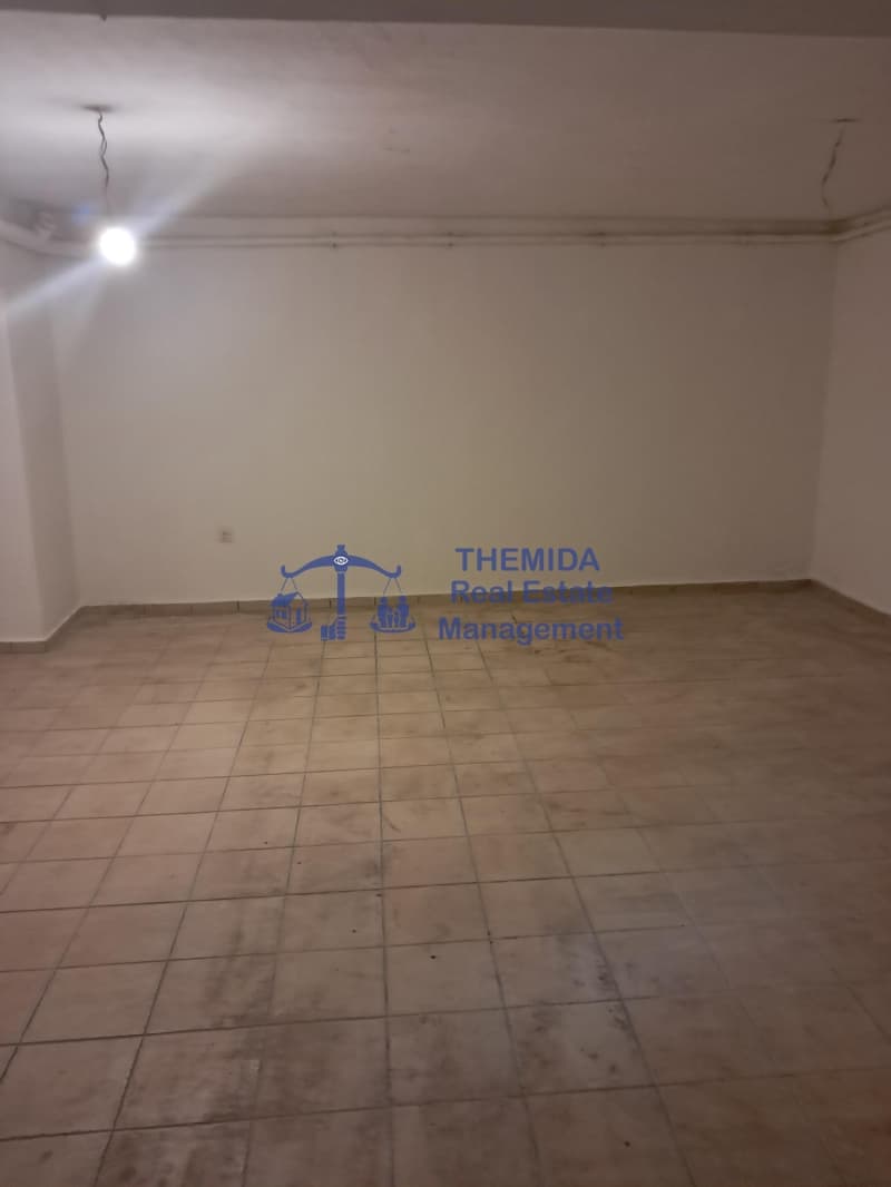 Retail Store in Plagiari, Mikra — Photo 9 of 13