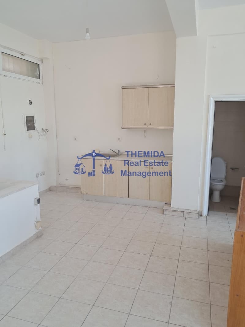 Retail Store in Plagiari, Mikra — Photo 4 of 13