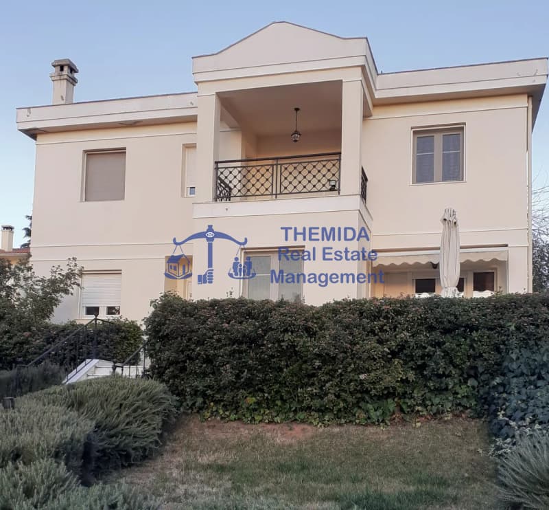 House in Panorama, Panorama — Photo 1 of 20