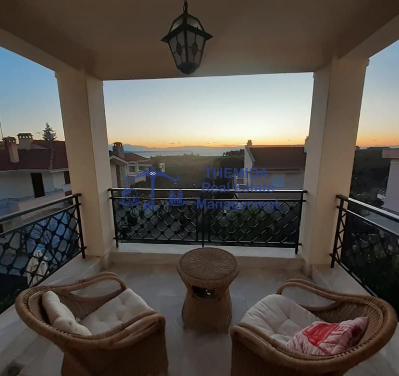House in Panorama, Panorama — Photo 12 of 20