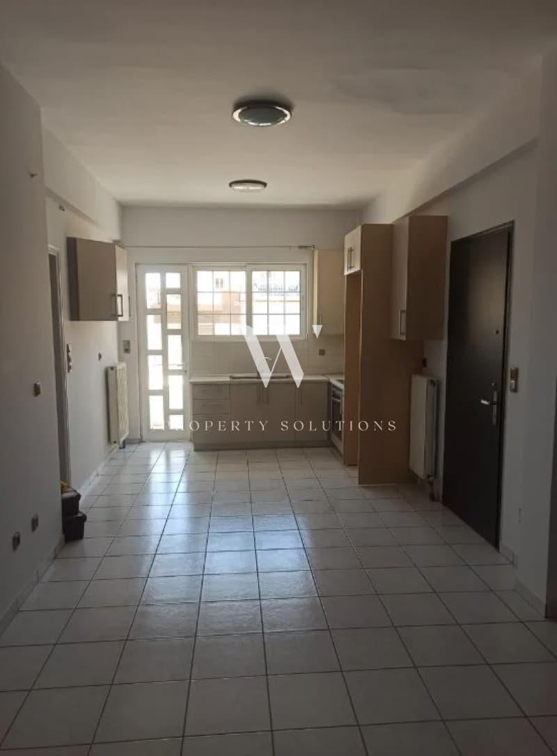 Apartment in Tampouria, Nikaia — Photo 1 of 16