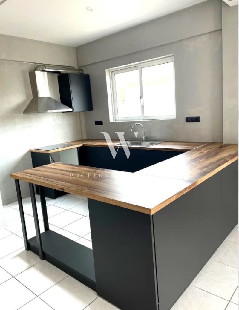 Apartment in Center, Moschato — Photo 4 of 10
