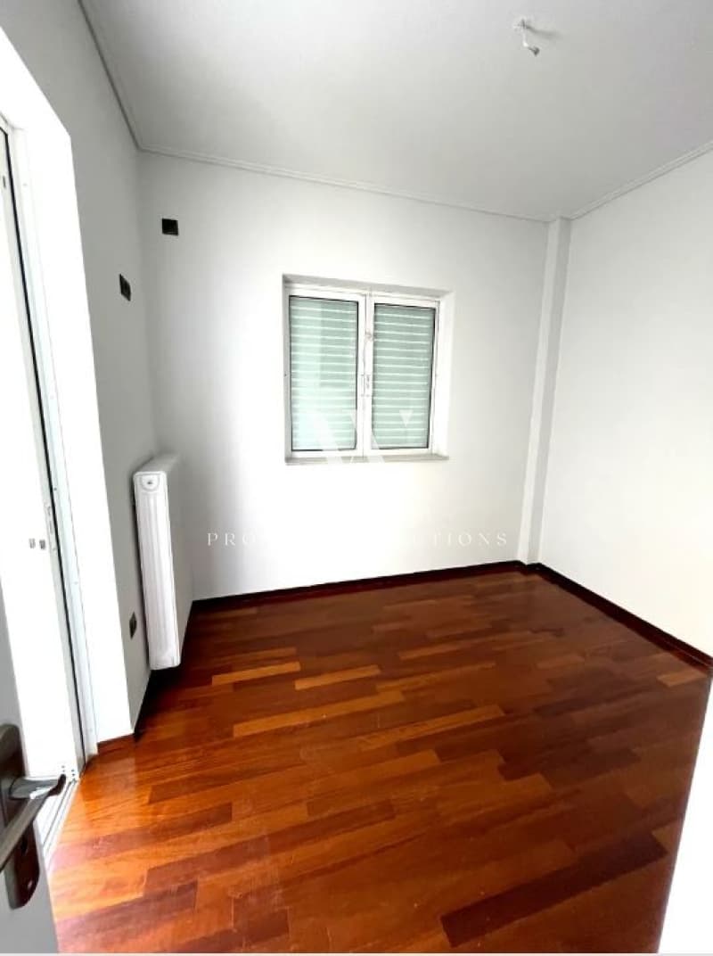 Apartment in Center, Moschato — Photo 7 of 10