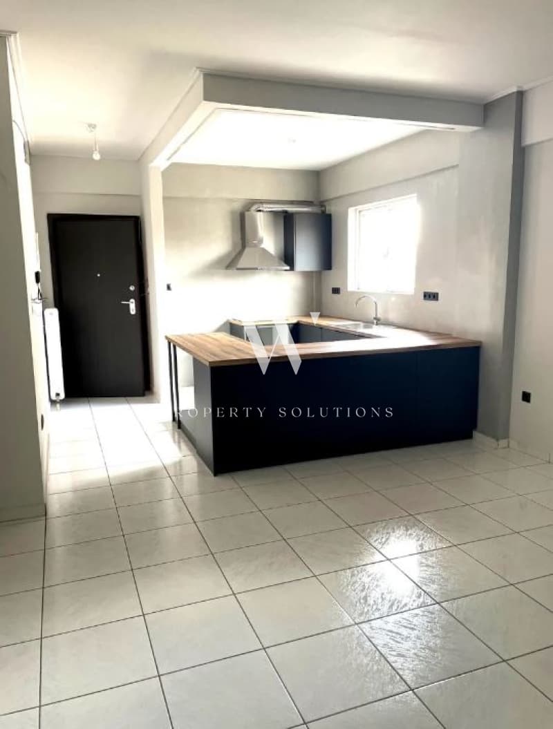 Apartment in Center, Moschato — Photo 1 of 10
