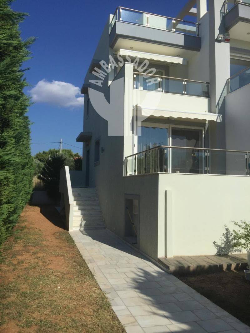 House in Kalivia, Kalivia Thorikou — Photo 1 of 30
