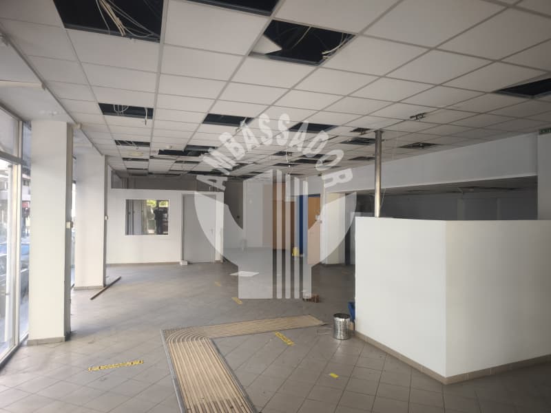 Retail Store in Center, Dafni — Photo 9 of 11