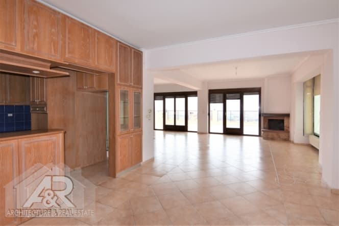 House in Panorama, Panorama — Photo 3 of 30
