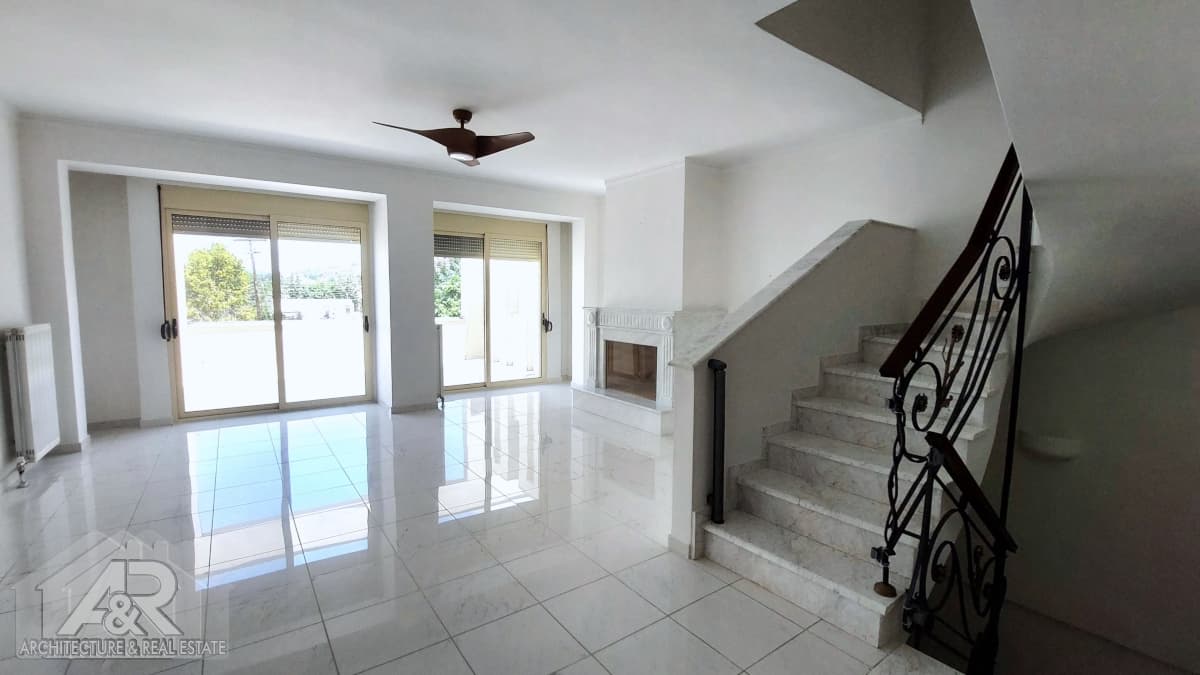 House in Panorama, Panorama — Photo 3 of 30
