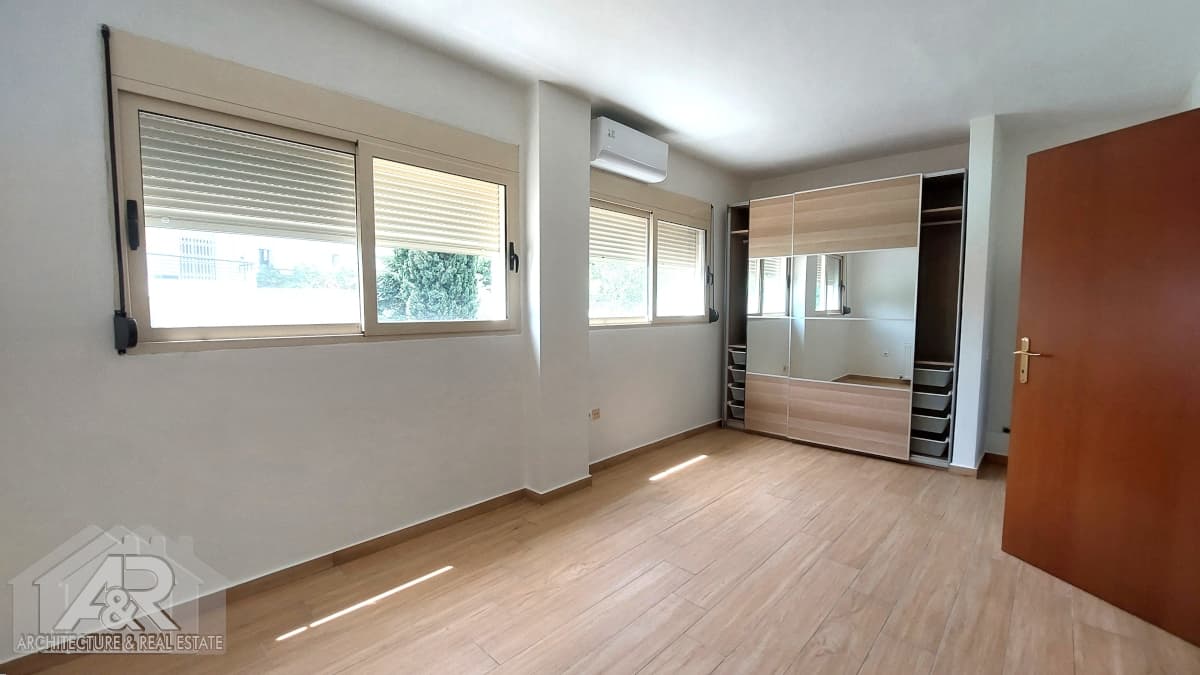 House in Panorama, Panorama — Photo 17 of 30