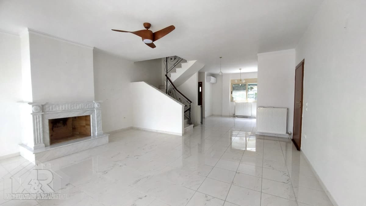House in Panorama, Panorama — Photo 1 of 30