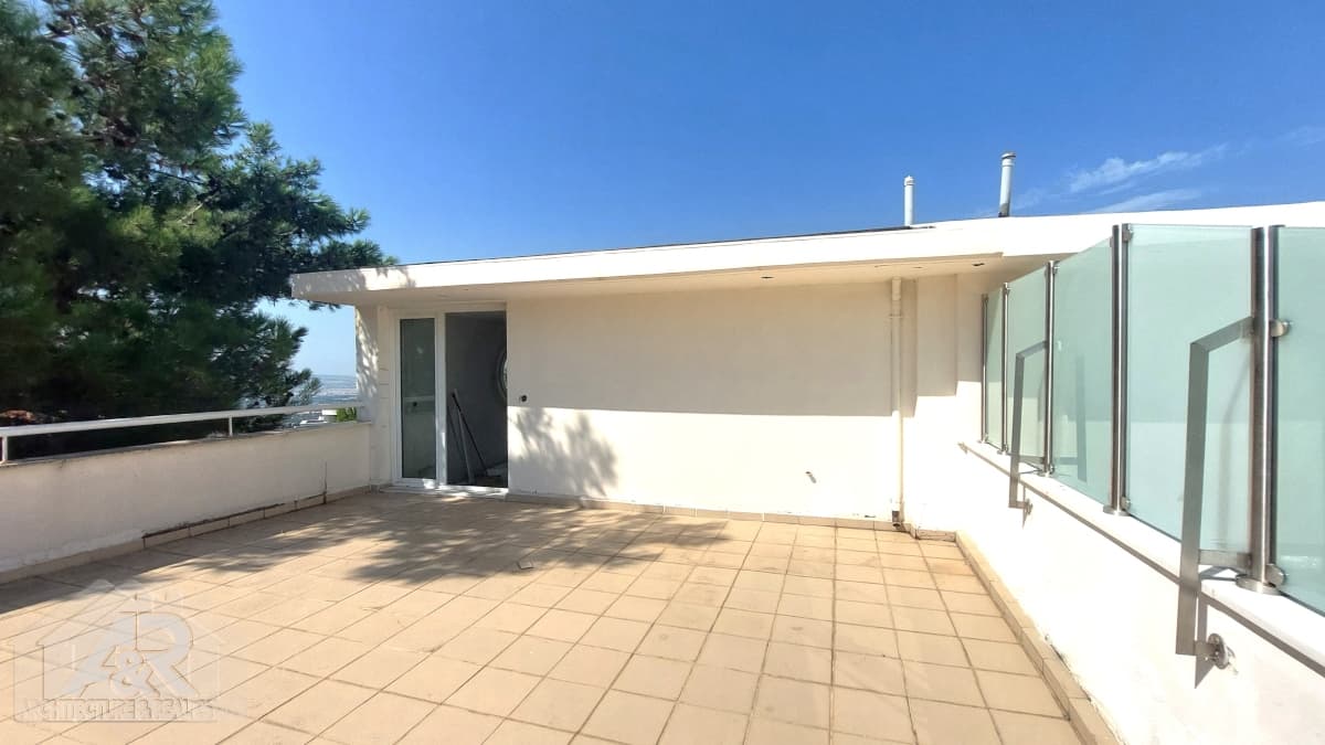 House in Panorama, Panorama — Photo 17 of 22