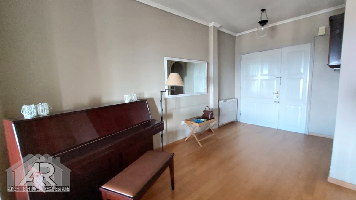 House in Panorama, Panorama — Photo 11 of 24