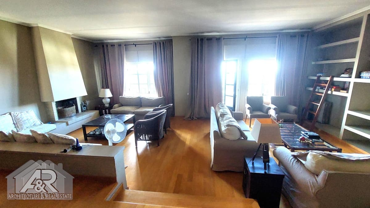 House in Panorama, Panorama — Photo 9 of 24