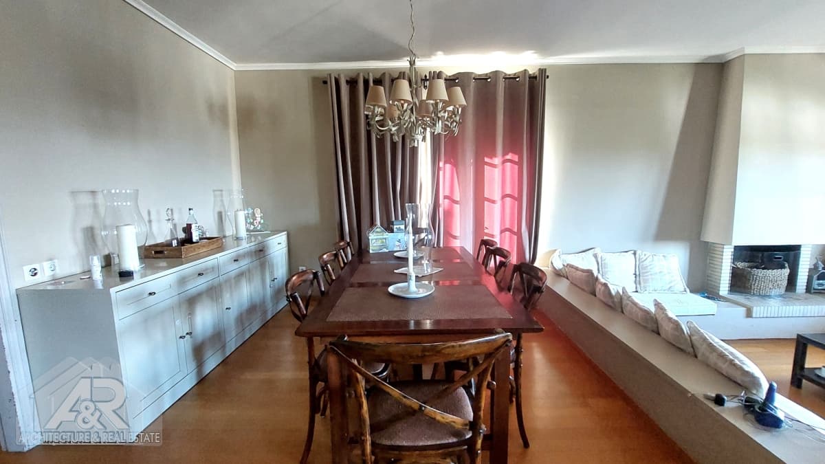 House in Panorama, Panorama — Photo 7 of 24