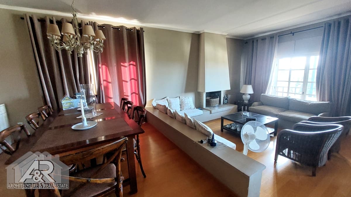 House in Panorama, Panorama — Photo 4 of 24