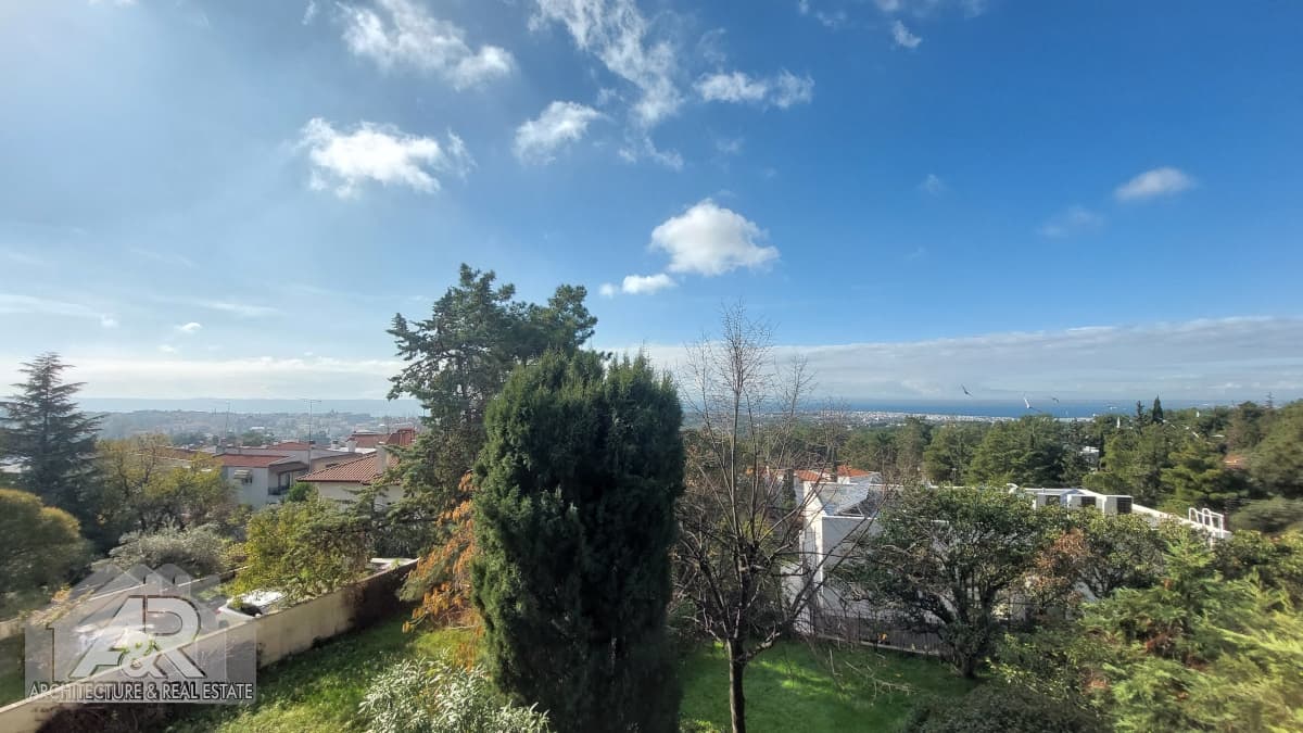 House in Panorama, Panorama — Photo 2 of 24
