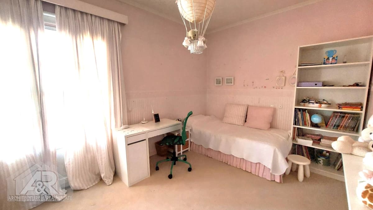 House in Panorama, Panorama — Photo 17 of 24