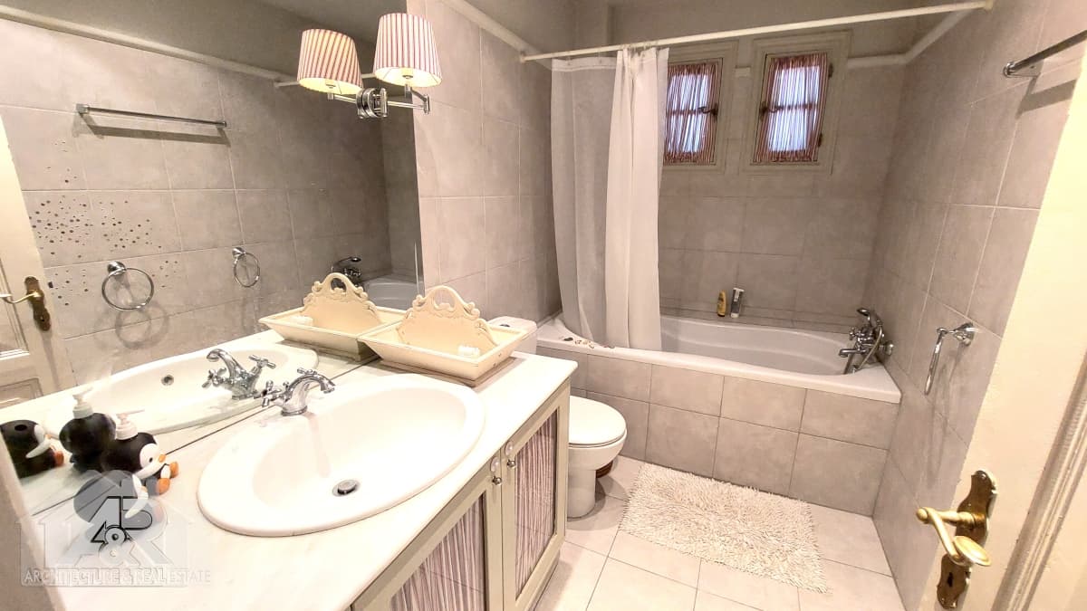 House in Panorama, Panorama — Photo 20 of 24