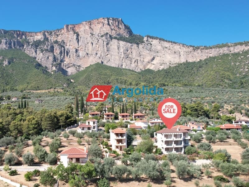 Μονοκατοικία στην Ροζενά, Αιγείρα
