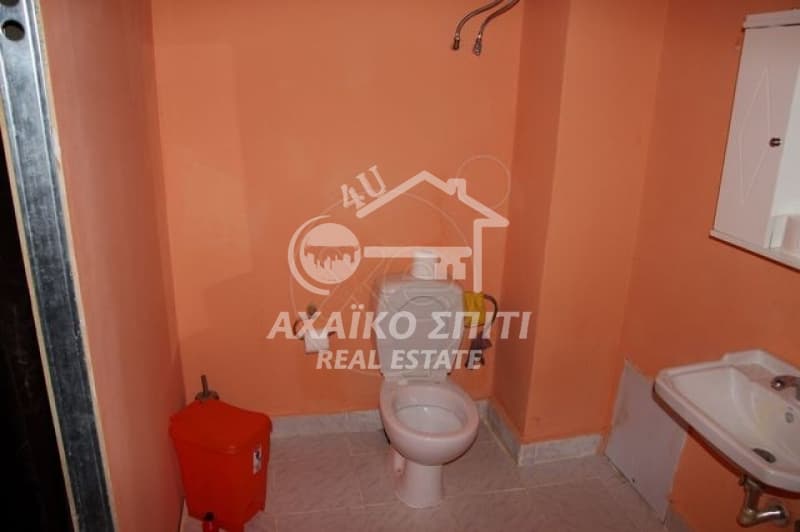 Retail Store in Pyrosvestio, Patra — Photo 14 of 16