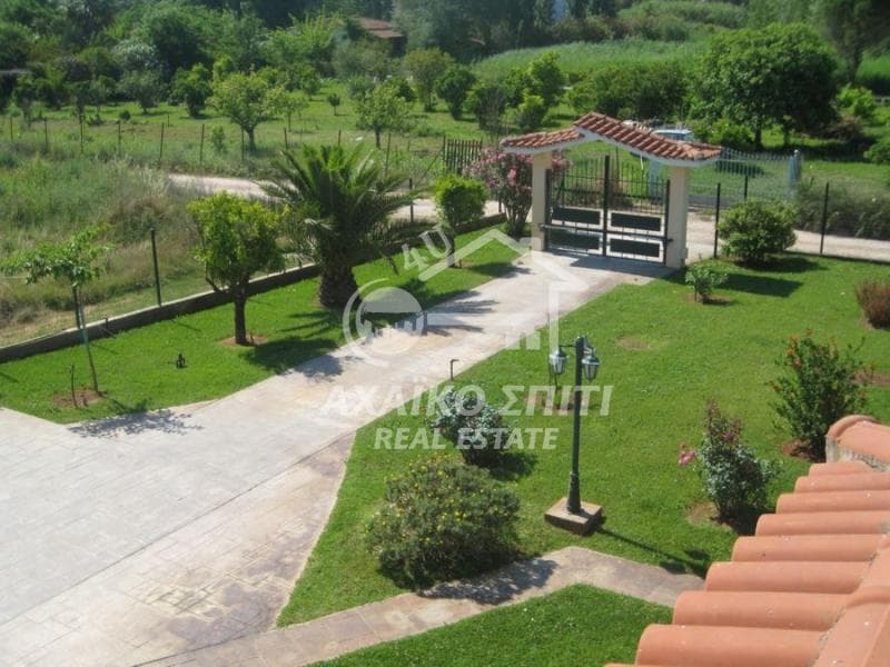 House in Center, Diakopto — Photo 3 of 24