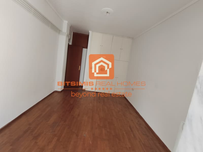 Apartment in Votsi, Kalamaria — Photo 12 of 28