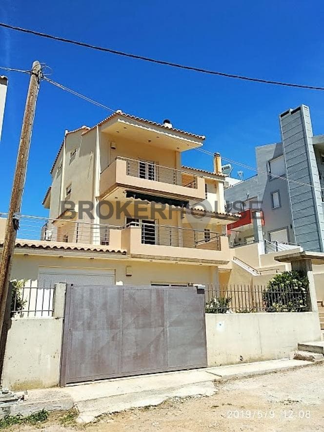 House in Galazia akti, Kalivia Thorikou — Photo 1 of 24