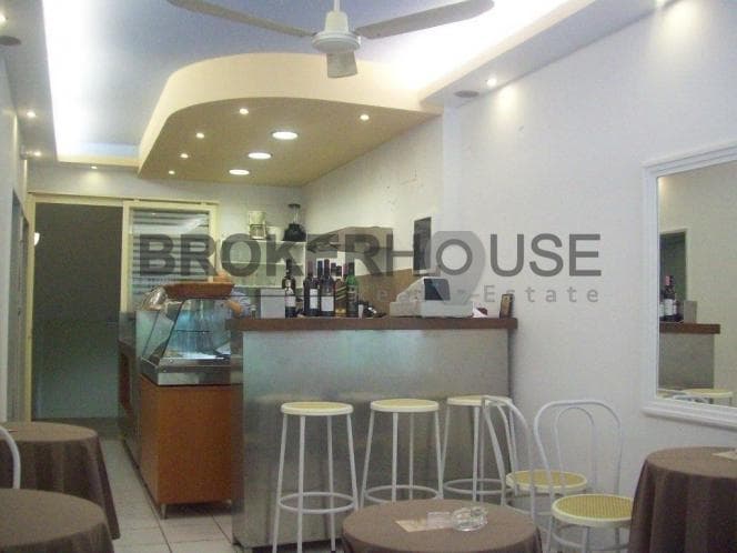 Retail Store in Platia Kanigos, Exarchia - Neapoli — Photo 1 of 5