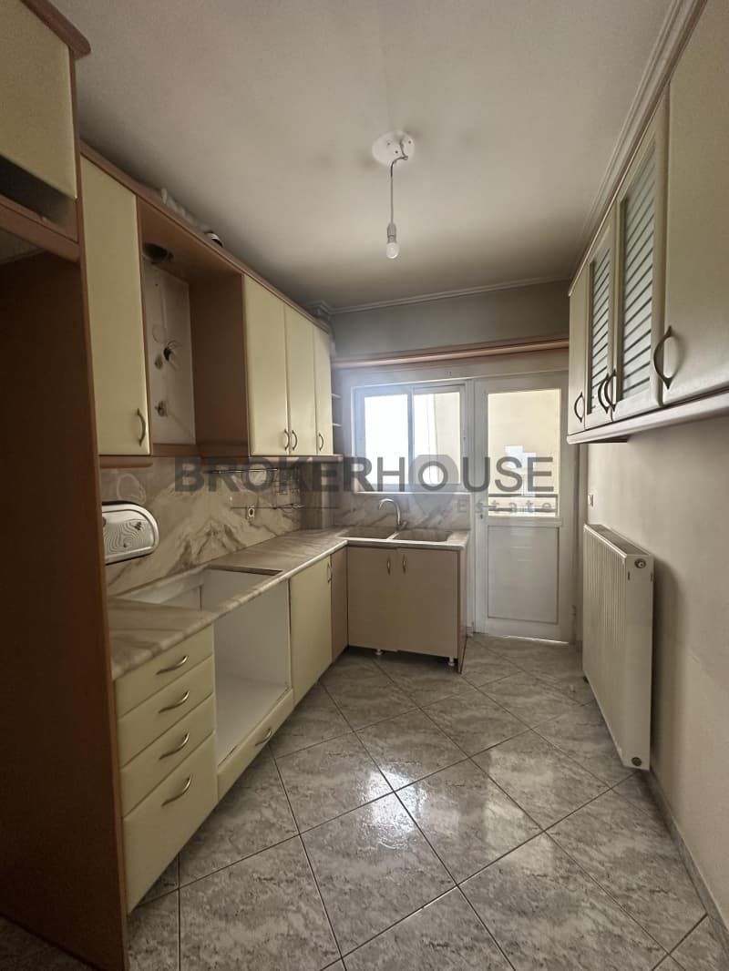 Apartment in Kato Petralona, Petralona — Photo 1 of 8