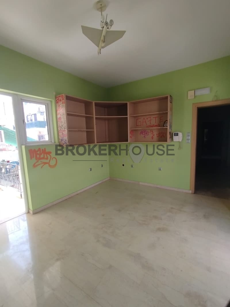Apartment in TEI Peiraia, Aigaleo — Photo 2 of 19