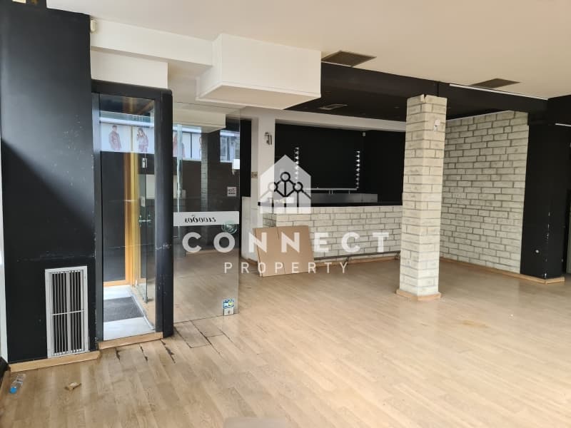 Retail Store in Center, Nea Ionia — Photo 8 of 16