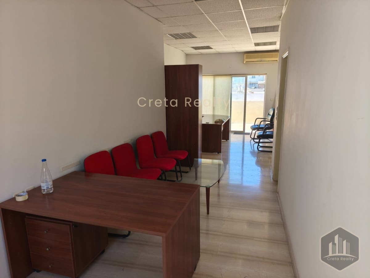 Office in Kainouria Porta, Heraclion Cretes — Photo 1 of 10