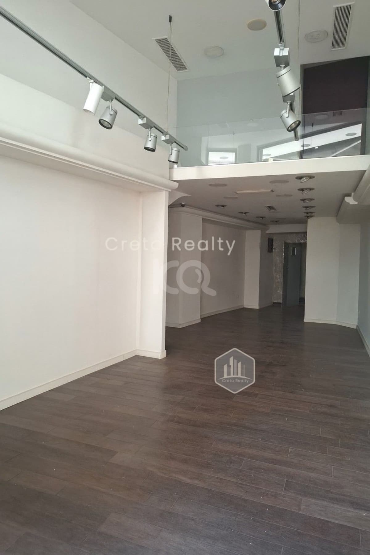 Retail Store in Center, Heraclion Cretes — Photo 2 of 2
