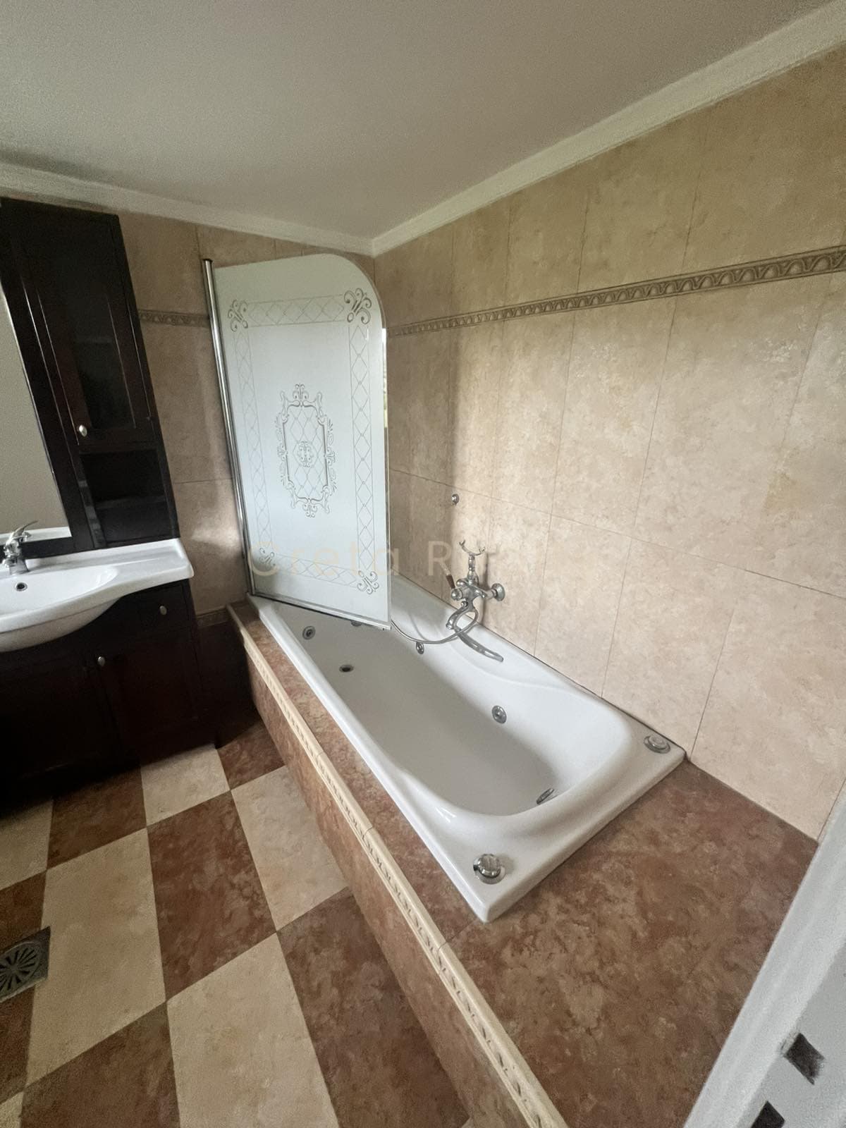 House in Malades, Temenos — Photo 17 of 30