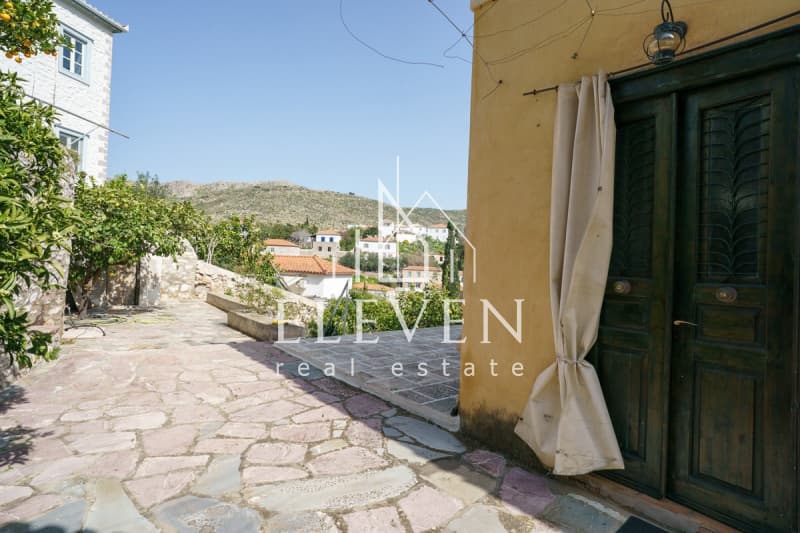 House in Mandraki, Hydra — Photo 9 of 25