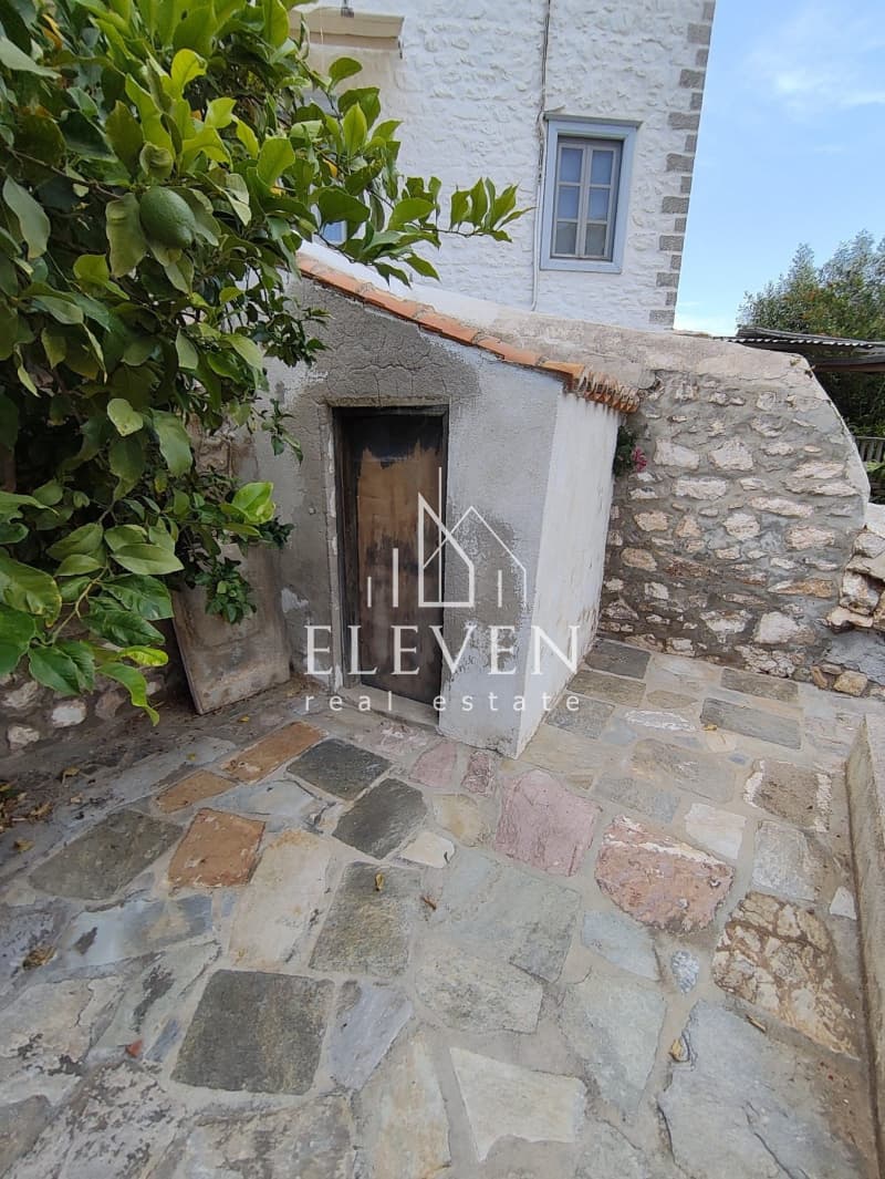 House in Mandraki, Hydra — Photo 11 of 25