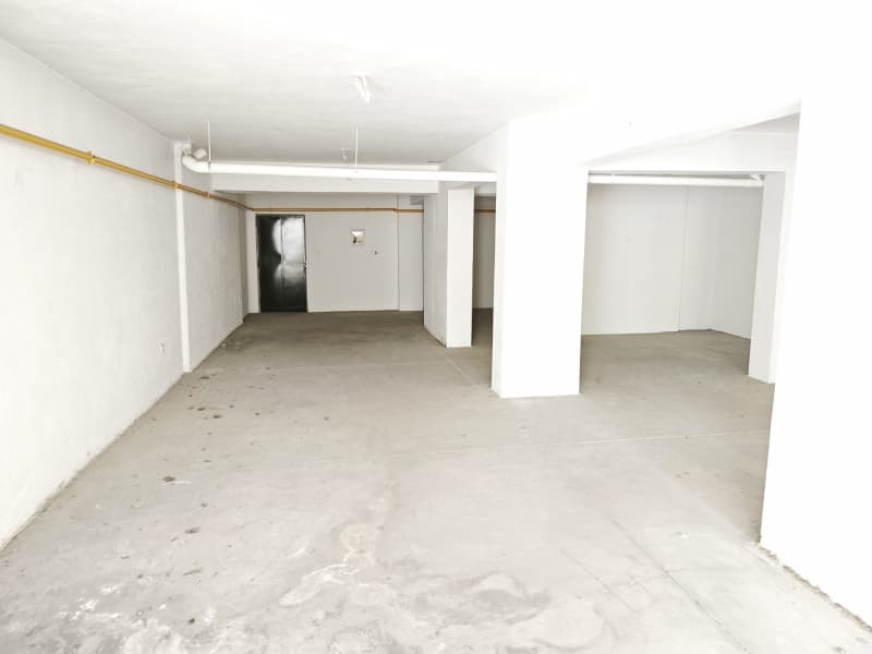 Parking Space in Center, Metamorfosi — Photo 1 of 8