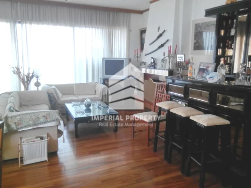 Apartment in Kareas, Vironas — Photo 3 of 8
