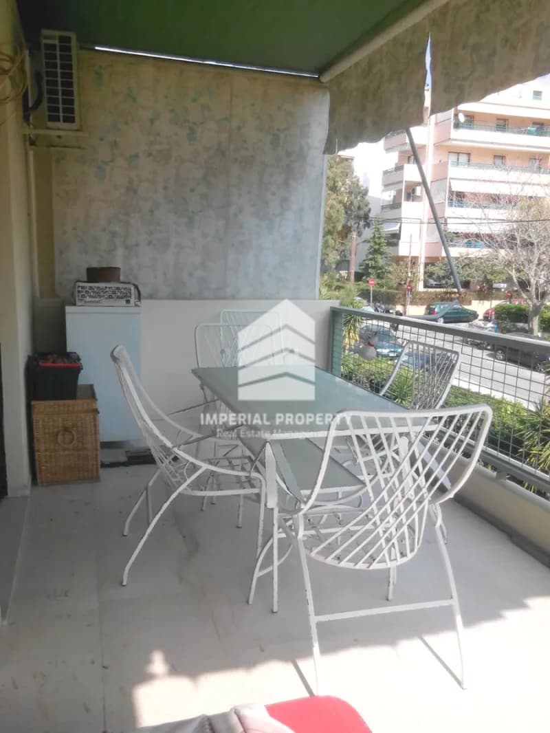 Apartment in Kareas, Vironas — Photo 1 of 8