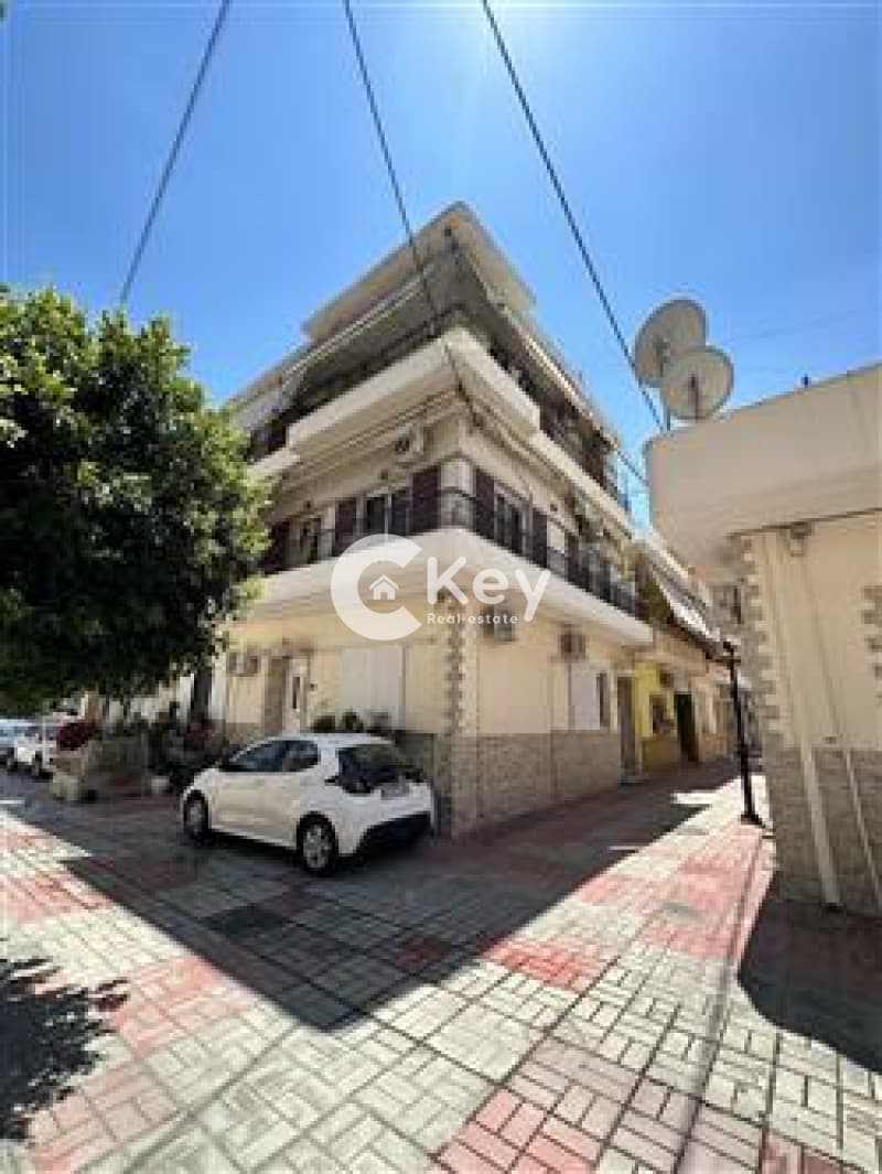 Apartment in Agios Ioannis Chrisostomos, Nikaia — Photo 1 of 6