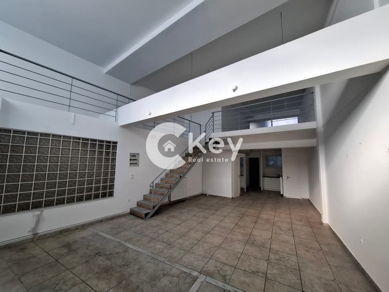 Retail Store in Center, Agios Dimitrios — Photo 1 of 9