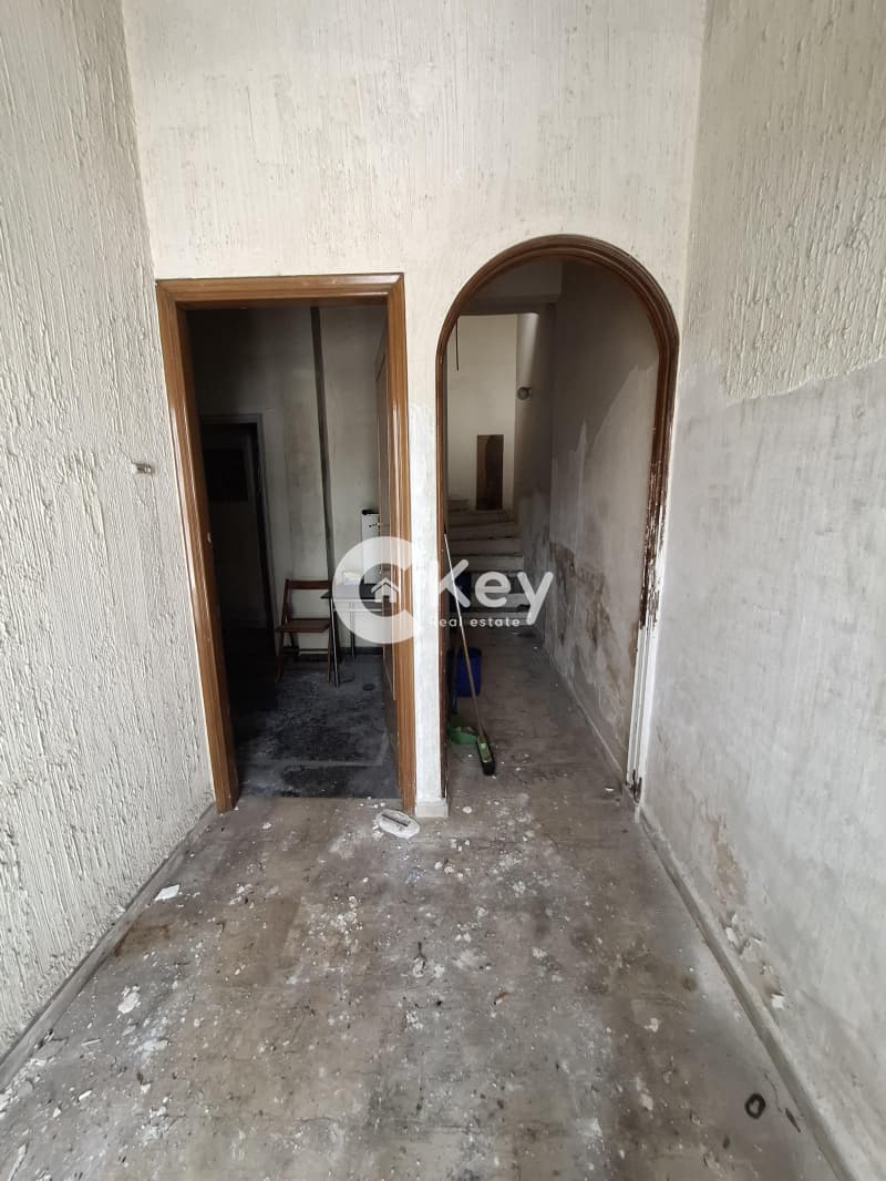 House in Kaminia, Piraeus — Photo 2 of 14