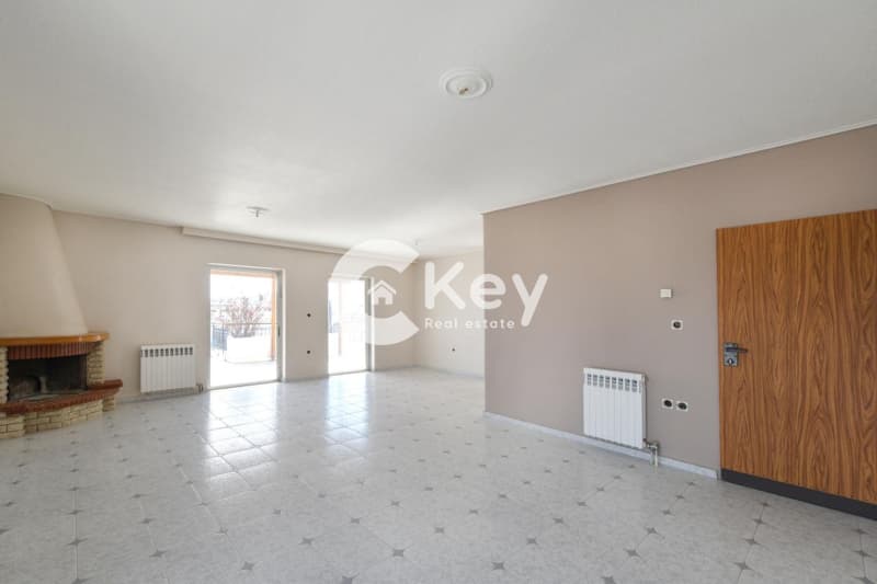 Apartment in Center, Ilion — Photo 4 of 30